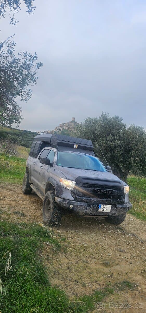 Expediční toyota Tundra