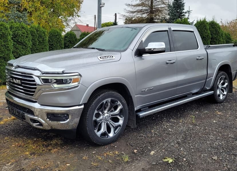 DODGE RAM 1500 5,7 HEMI LONGHORN  odpočet DPH