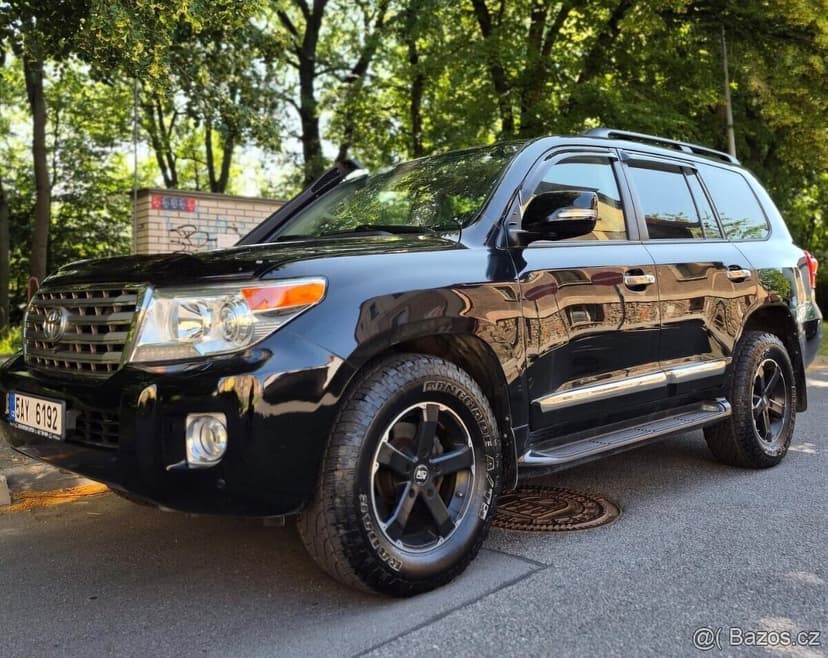Toyota Land Cruiser 4x4 (Model VDJ200L)