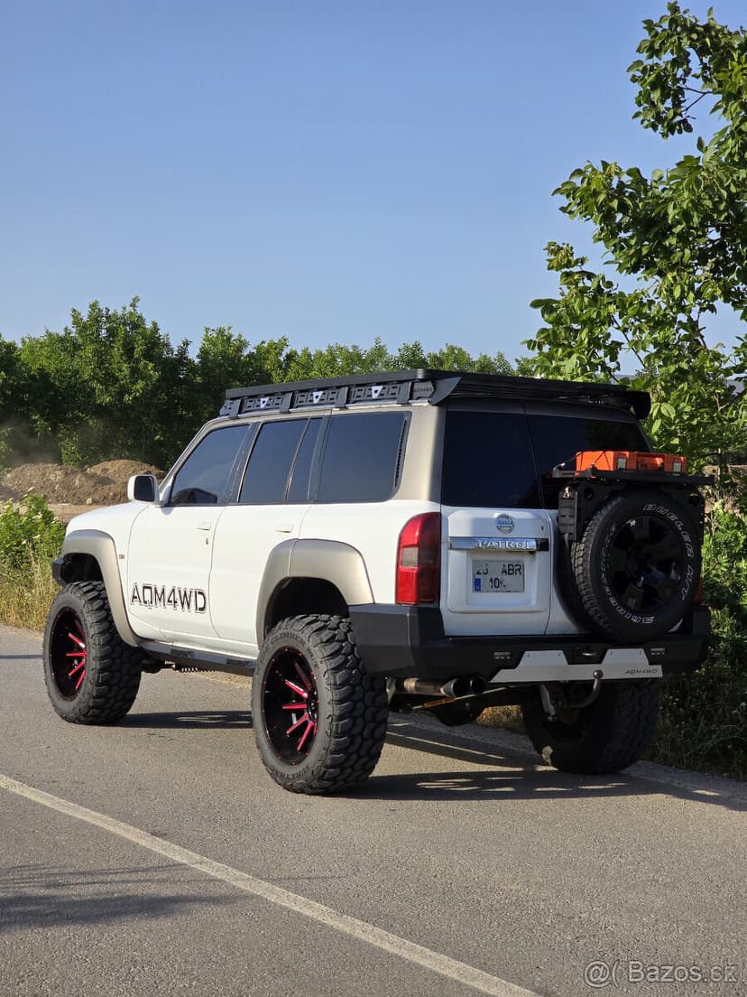 Zadný pevnostný nárazník Nissan Patrol Y61