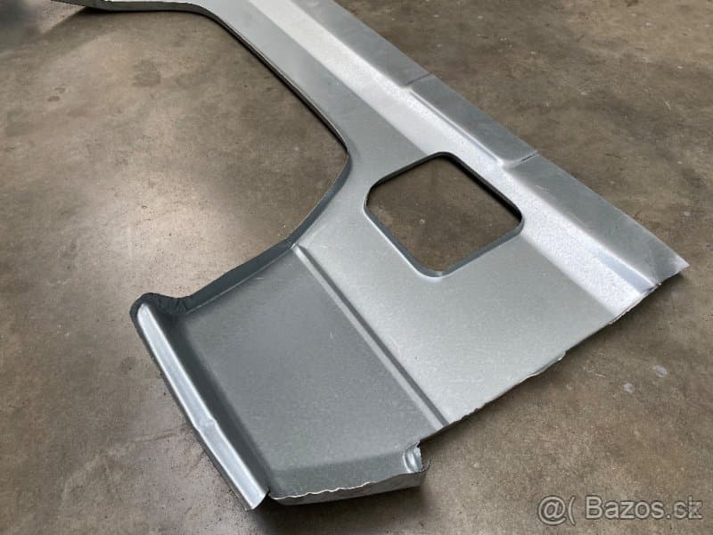 Lem zadného blatníka Toyota Land Cruiser 70-73