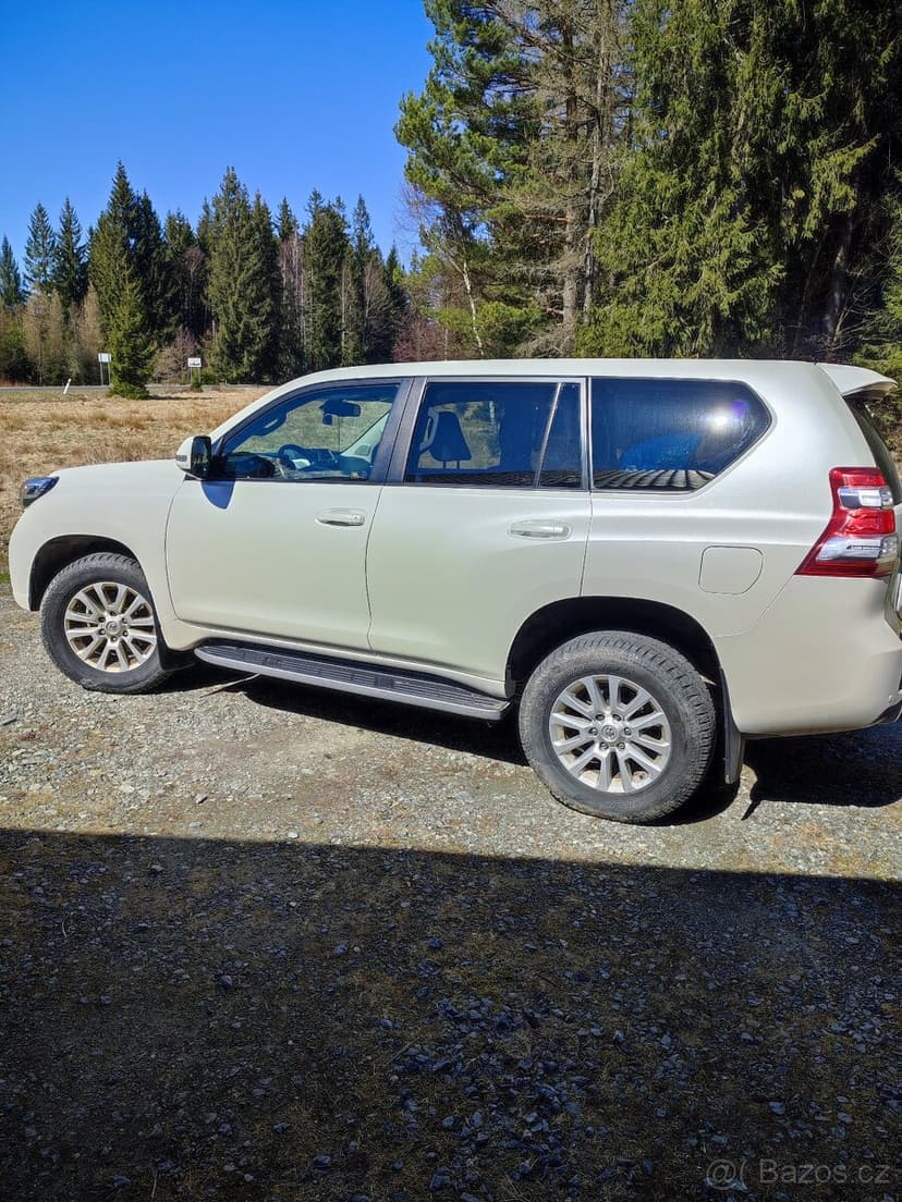 Toyota land cruiser 2,8 model executive plus