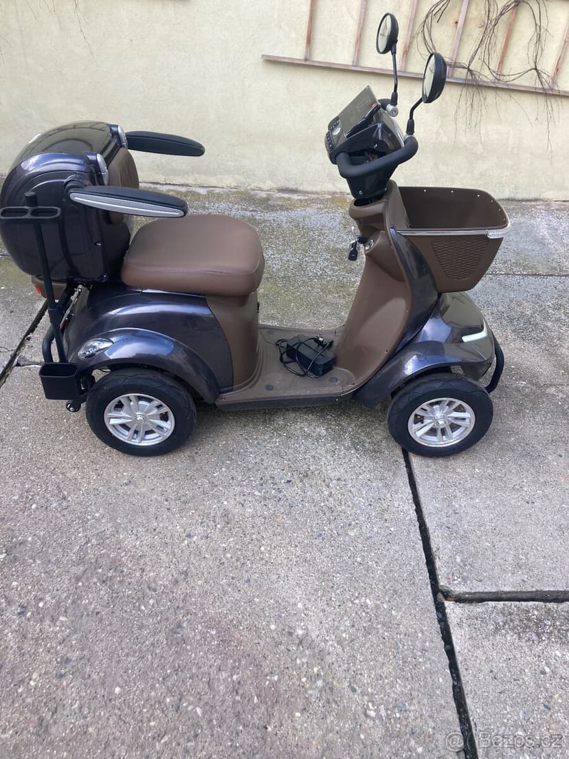 Elektročtyřkolka