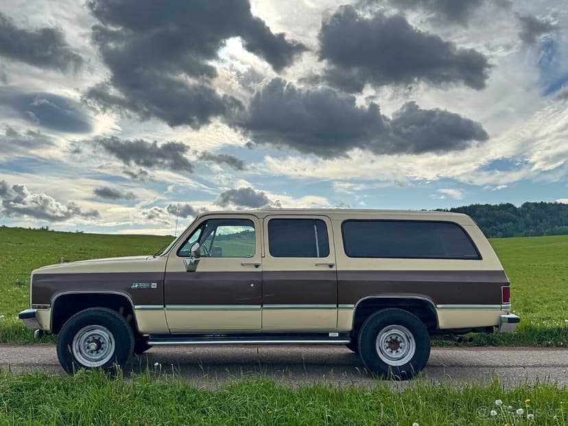 GMC SUBURBAN 3500 V25 Conventional – 5.7 V8 4x4