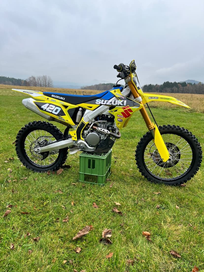 Suzuki RM-Z 250 (2025) – TOP STAV, 11,1 mth