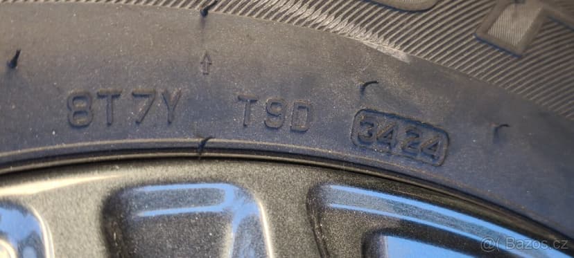 Toyota Hilux sada pneumatik - pneu