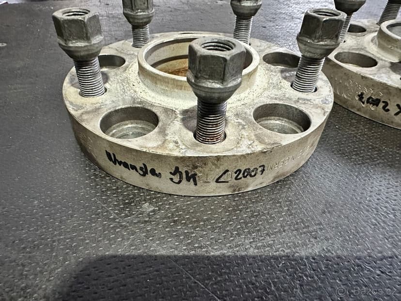 Prodám rožšiřovací podložky HR na Jeep Wrangler 2007 +