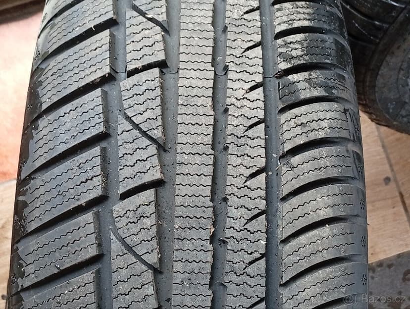 Prodám zimní pneu 17"