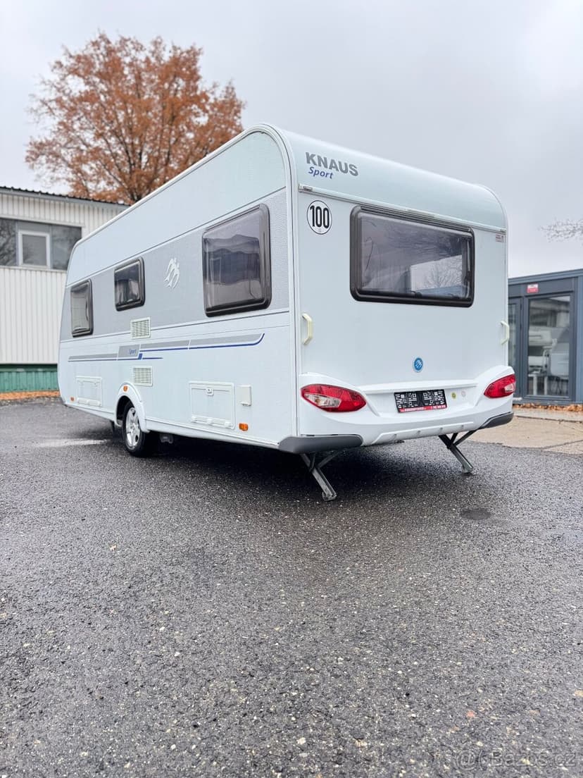 Knaus Sport 500 ~ Francouzská postel