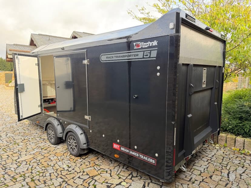 Uzavřený autopřepravník Brian James Trailers Race 5