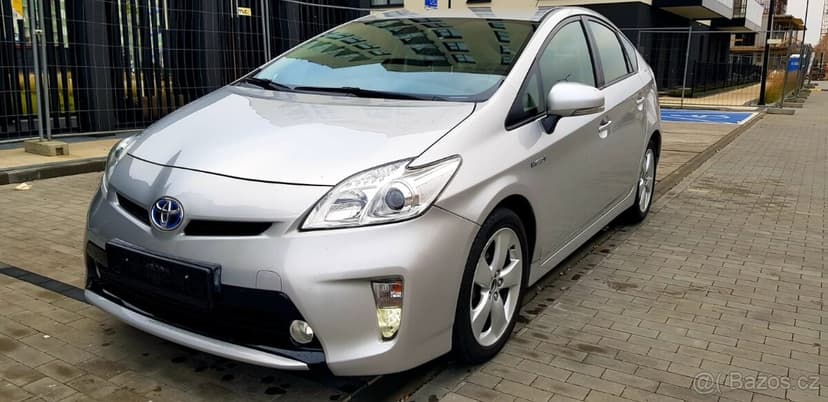 Toyota Prius 1.8 hybrid pohon přestavba invalida naviják ZTP