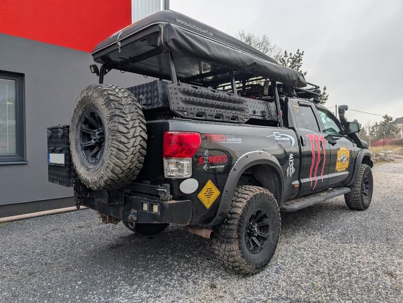 Toyota Tundra, 5.7 V8 TRD paket, expediční úprava