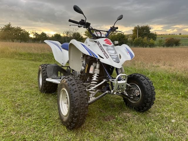 Suzuki LTZ 400, bílé SPZ, výborný stav