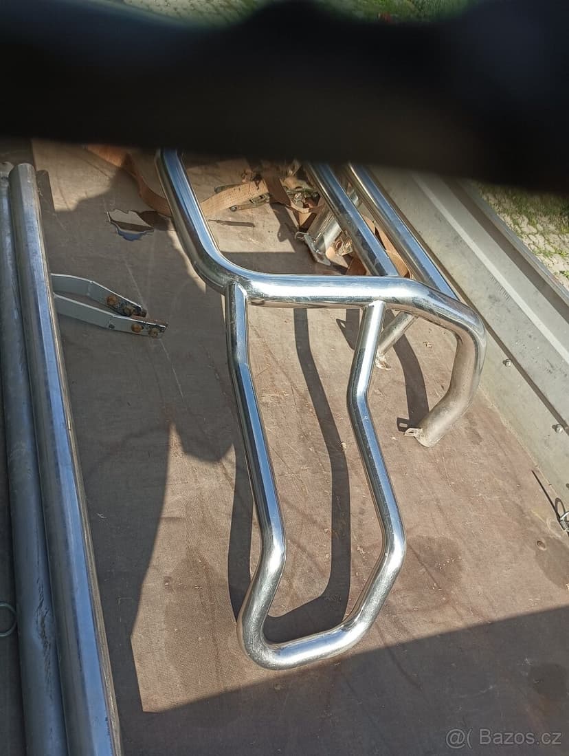 Nerez ochranný rám . Nášlapy