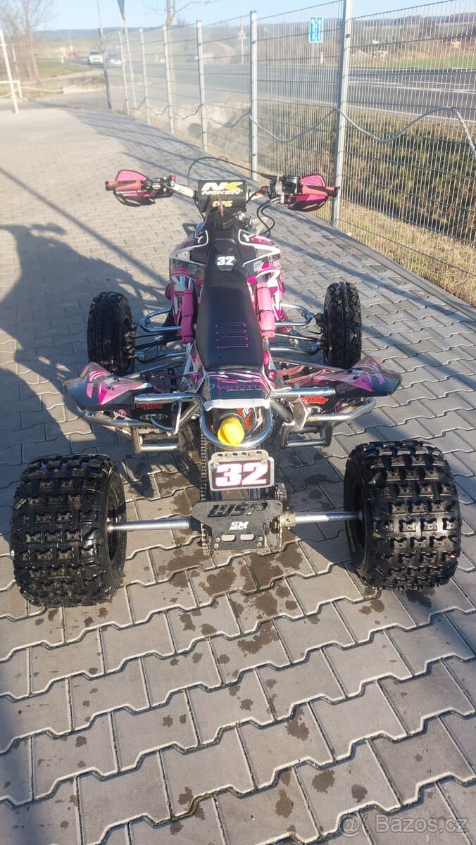 Juniorská závodní čtyřkolka