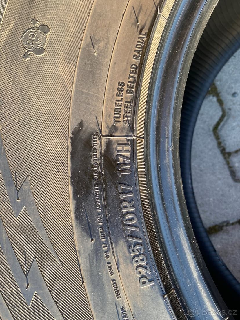 Prodám 4 zanovní zimní pneumatiky Toyo GSI-6 LS 285/70 R17 –