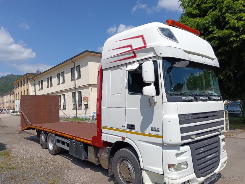 DAF XF 105.460 PŘEPRAVNÍK STROJŮ A VOZIDEL -14 T -