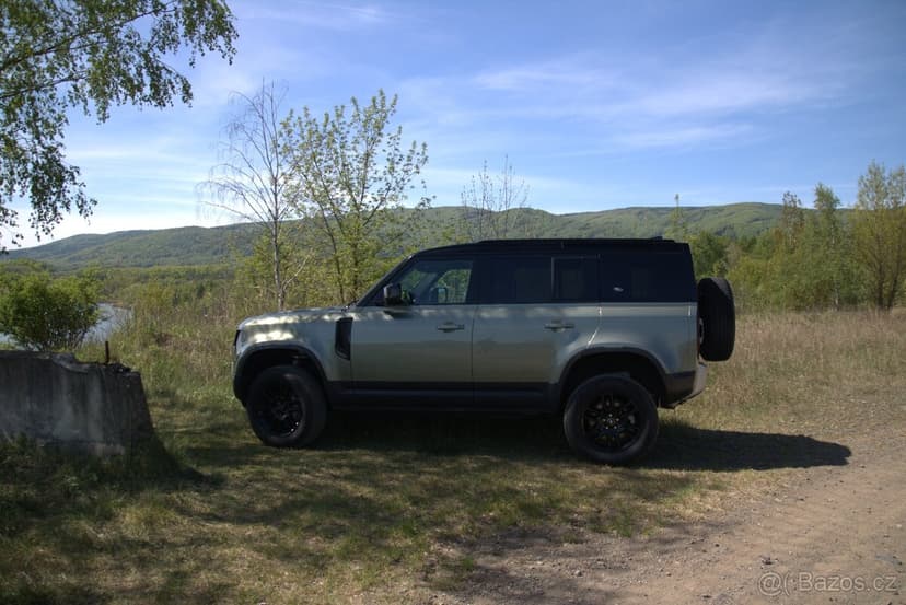 LAND ROVER Defender 110