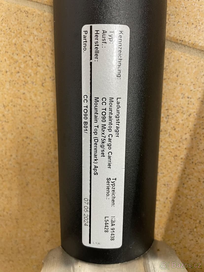 El. Roleta Toyota Hilux  + spoiler GR sport  + příčníky