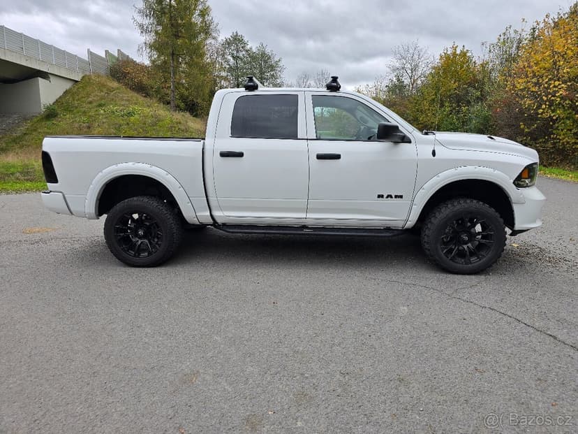 Dodge Ram 1500 4X4 5.7 Hemi - LPG, DPH,  r. 11/ 2019