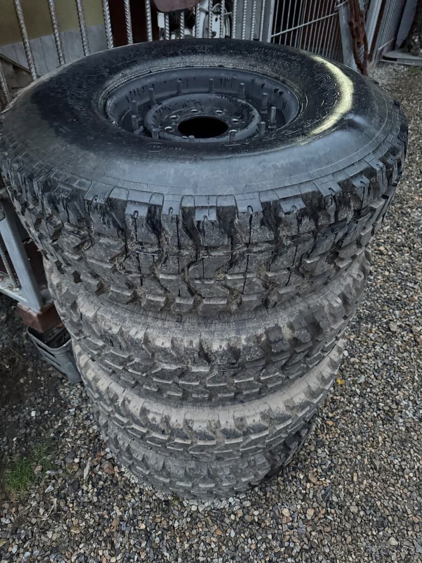 Kola original Hummer H1 Humvee.KOMPLET SADA 16,5” 8x165,1