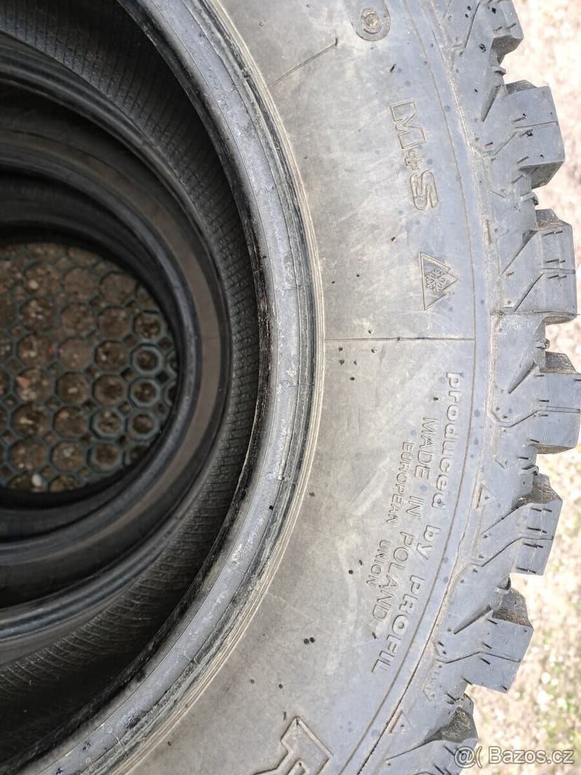 Pneu offroad 205/70 r16.