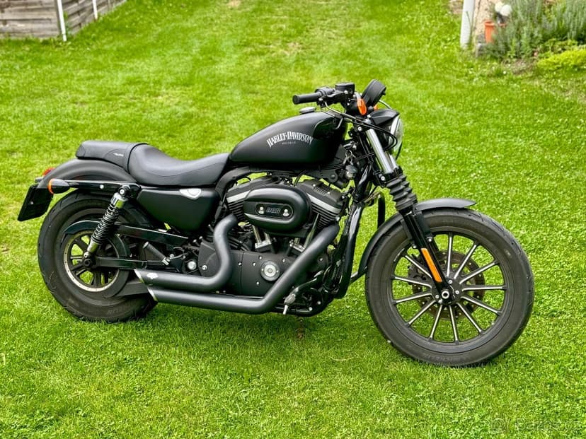 Harley Davidson Sportster Iron XL 883 black