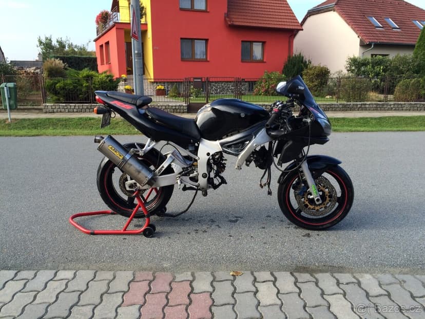 Rozprodam na nahradni dily yamaha YZF R6, 1999-2002