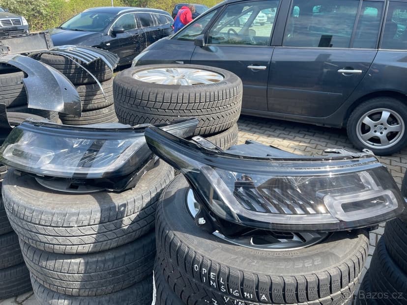 Range Rover Sport 2018 přední led svetla.