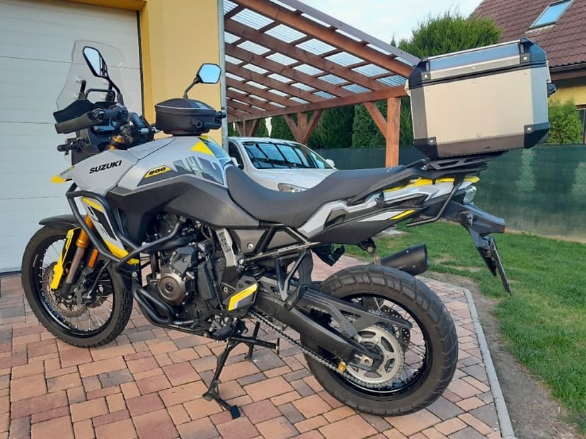 Suzuki V-Strom 800 DE, 11/23, nová v ČR, záruka do 11/27