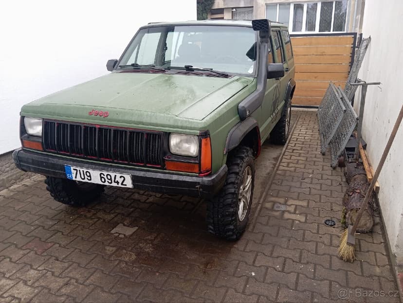 Jeep Cherokee xj rok 1995, 4L 135 kW,
