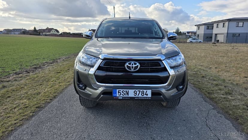 Toyota Hilux 2.8d-4D  nové v ČR 1majitel 59430km