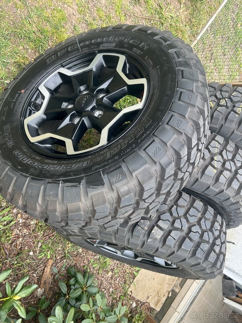 Jeep Gladiátor nová originální kola 2021 BF Goodrich