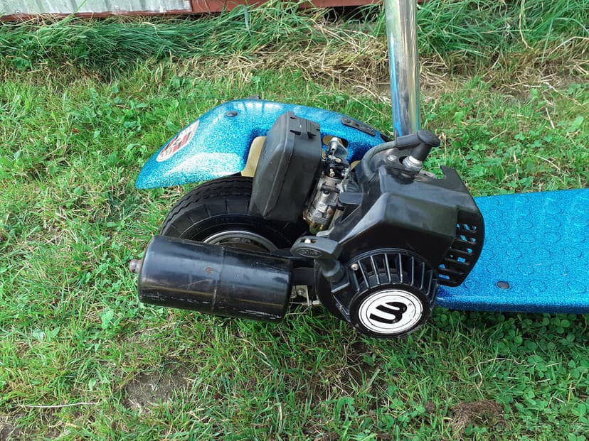 Motorová koloběžka Blata