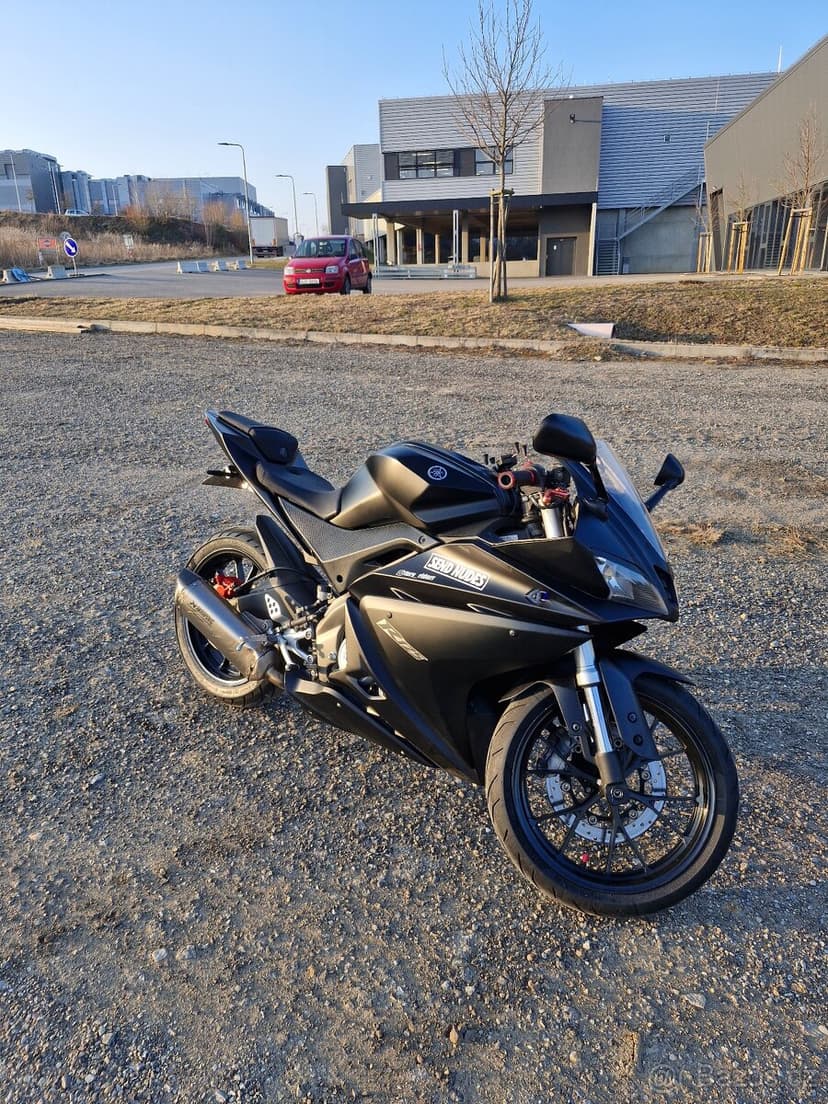 Yamaha YZF-R125, r. v. 2014 – po GO motoru, Akrapovič
