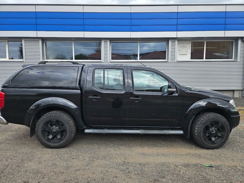 Nissan Navara D40 2.5 dCi 4x4 – hardtop, offroad kola, pěkný