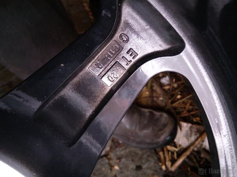 Hilux 18" kola+ pneu+ rozsir.podlozky