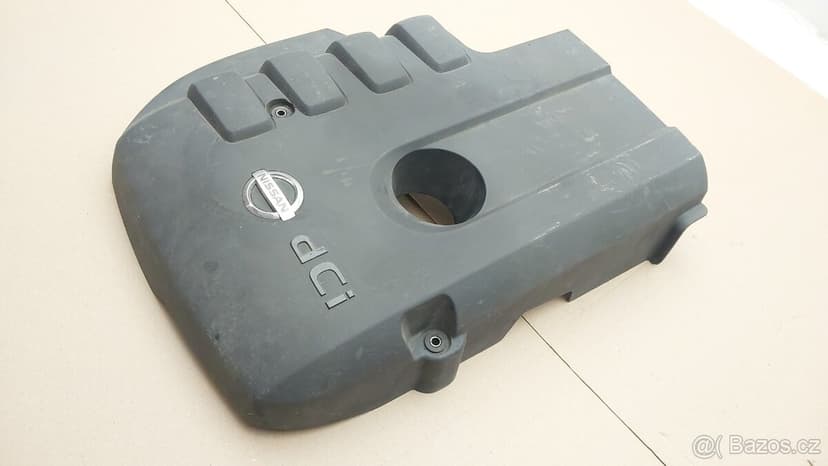 Nissan Navara a Pathfinder  : Kryt motoru horní