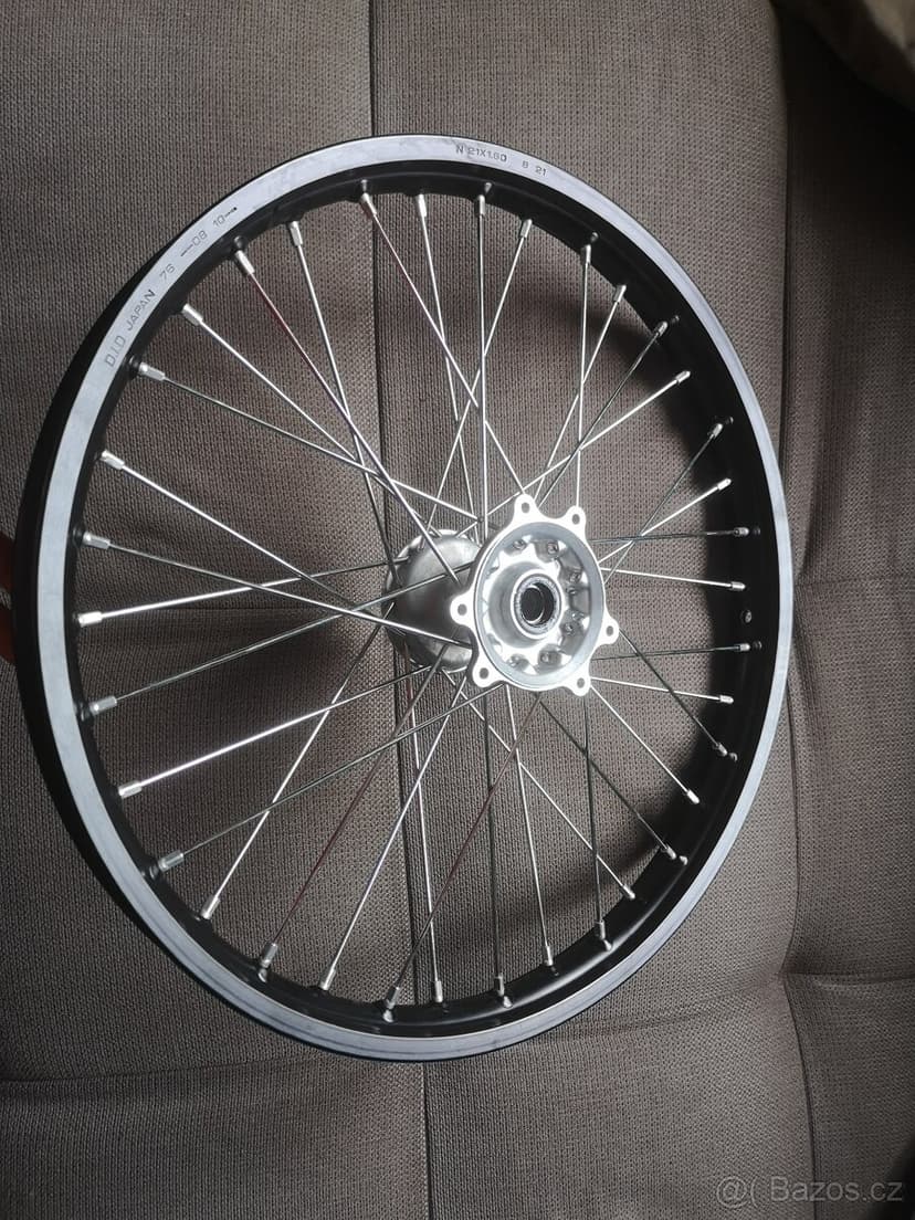 Honda CRF 450R, 2022, nové přední kolo.