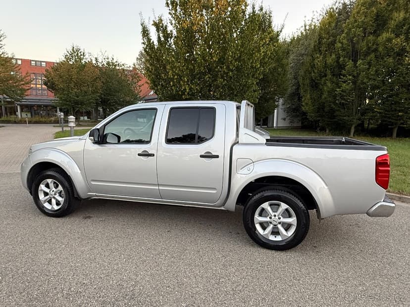 Nissan Navara 2.5DCi 106KW ⭐RV:2015⭐ Manuál⭐Nová STK