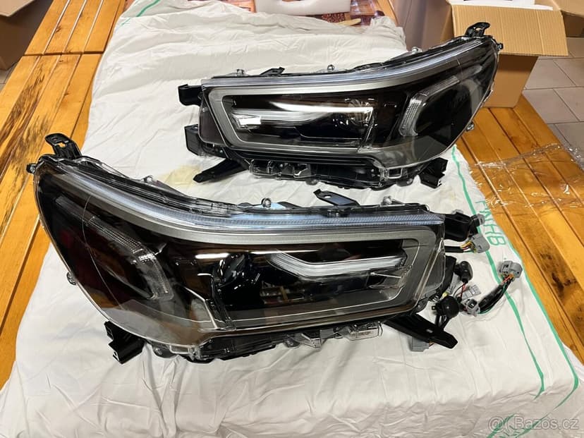 Toyota Hilux REVO přední světla LED