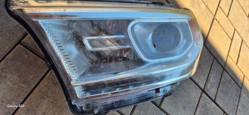 Prodám na Dodge Durango LP světlo poškozené