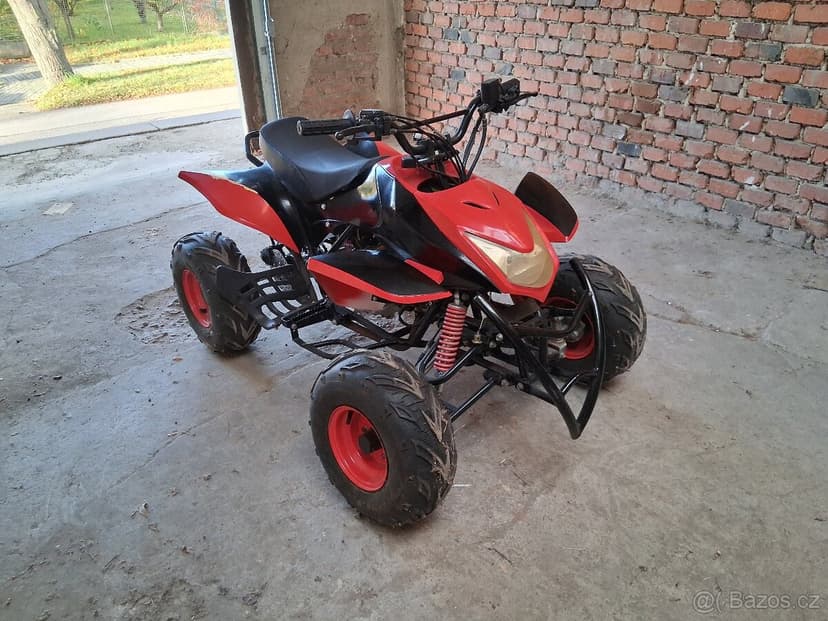 Prodám dětskou banzínovou čtyřkolku obsah 107cm³