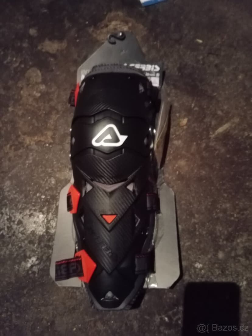 Helma,brýle,dres,kalhoty,boty, chrániče