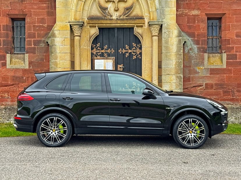 SLEVA PORSCHE CAYENNE S E-HYBIRD PLATINUM – 416PS
