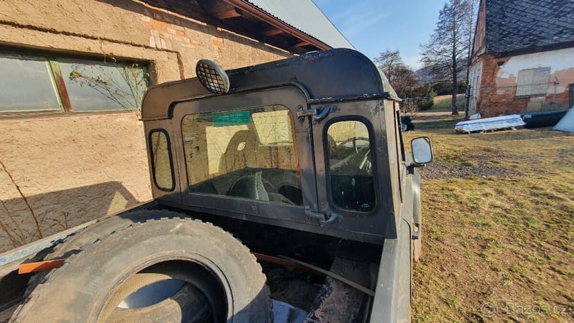 Land Rover Defender 90