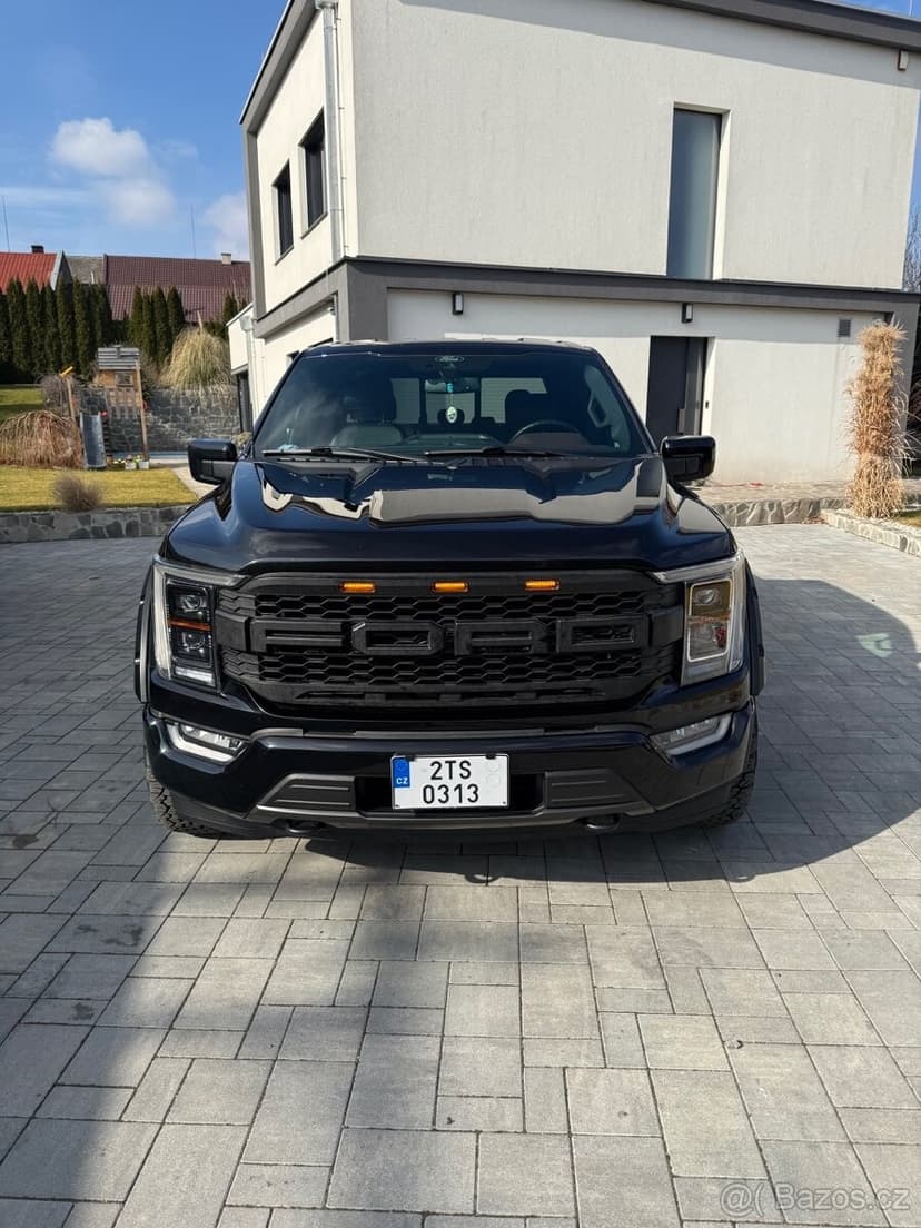 Ford F-150 4x4 r.v. 2021, 400 HP, ALL BLACK po servise, DPH