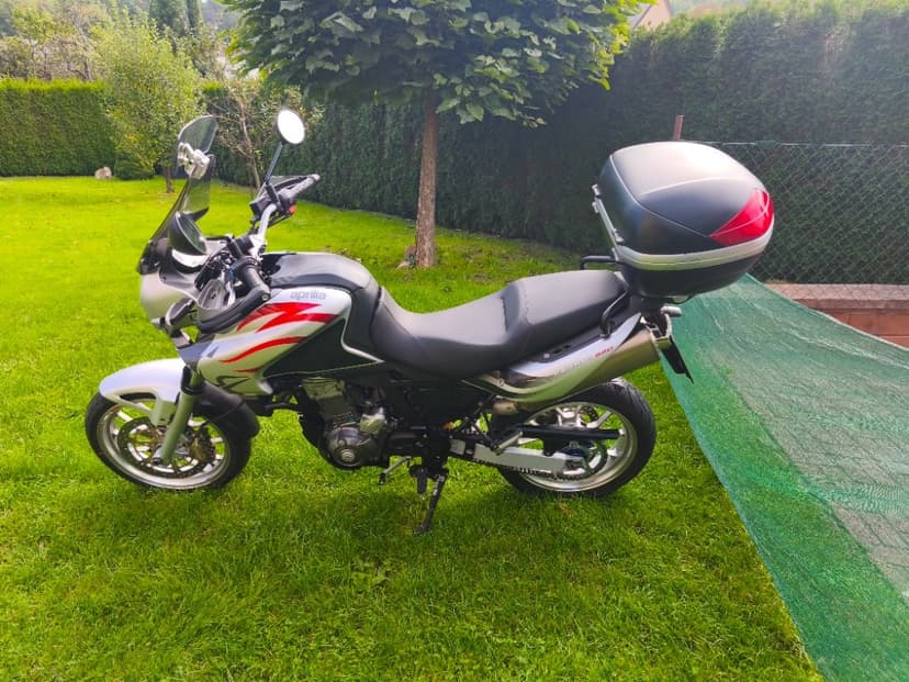 Aprilia Pegaso 650 Strada (2007) velmi pěkná 35kW, doplňky,