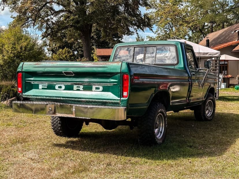 Ford F-150 1979 / 4x4 / Manuál / 5.8l V8 / Klima