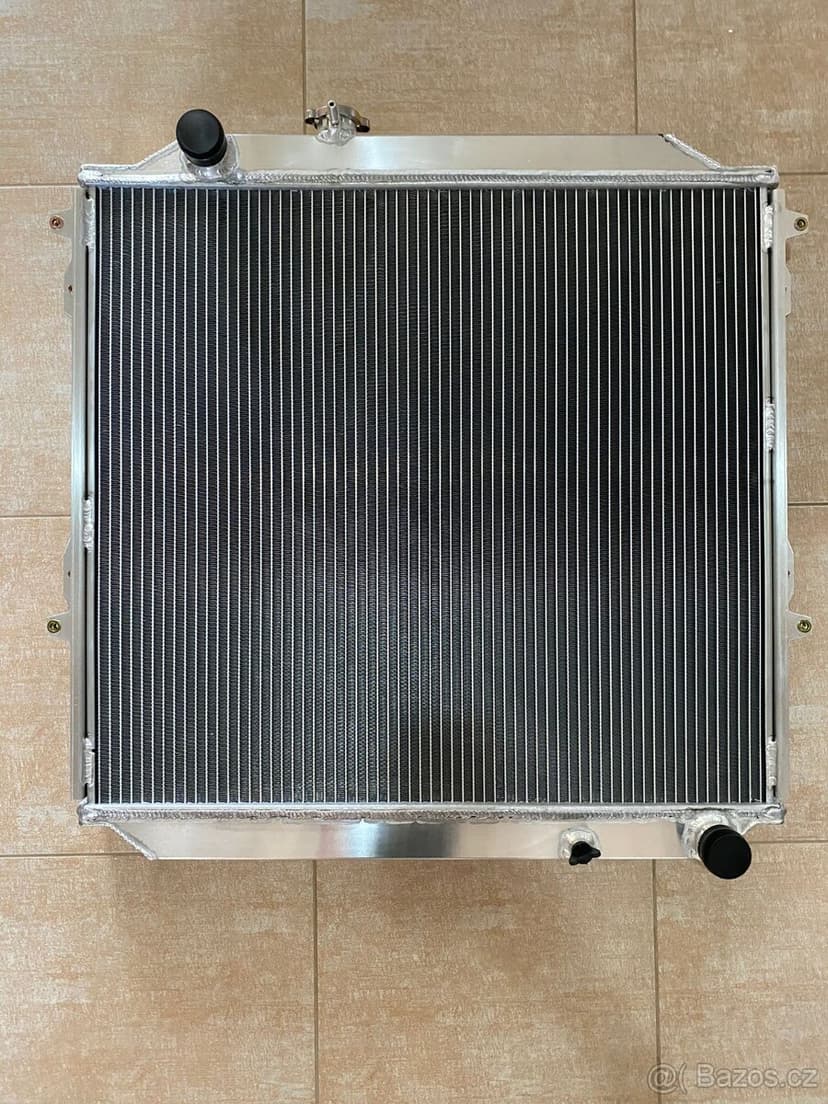 CELOHLINÍKOVÝ CHLADIČ TOYOTA LAND CRUISER KZJ90/KZJ95